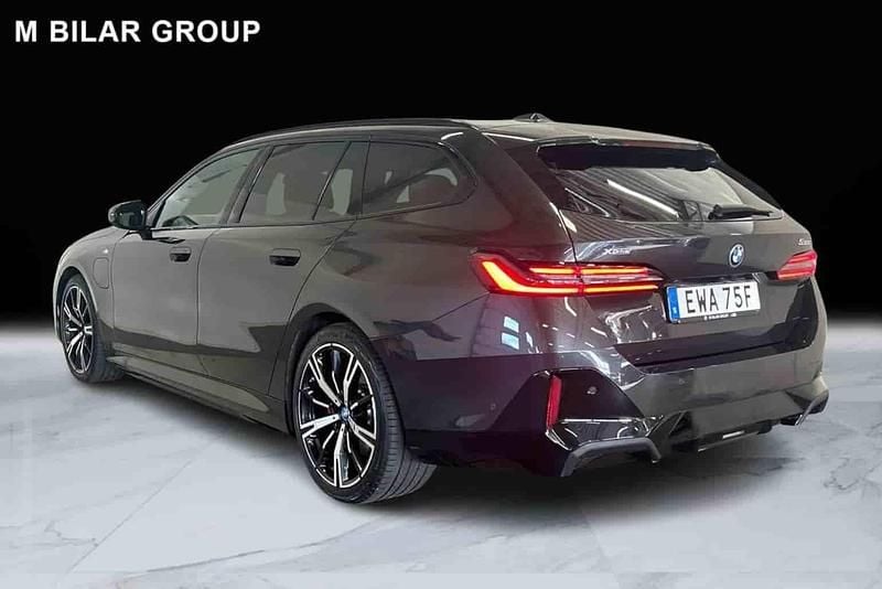 Grå Begagnad 2025 BMW 530e Kombi | 699 000 kr - Bild 1/1