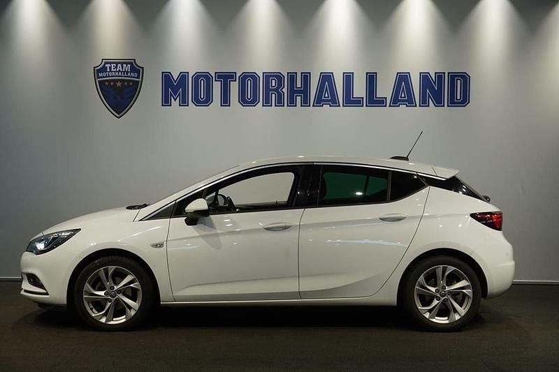 Vit Begagnad 2017 Opel Astra Halvkombi | 144 900 kr - Bild 1/4