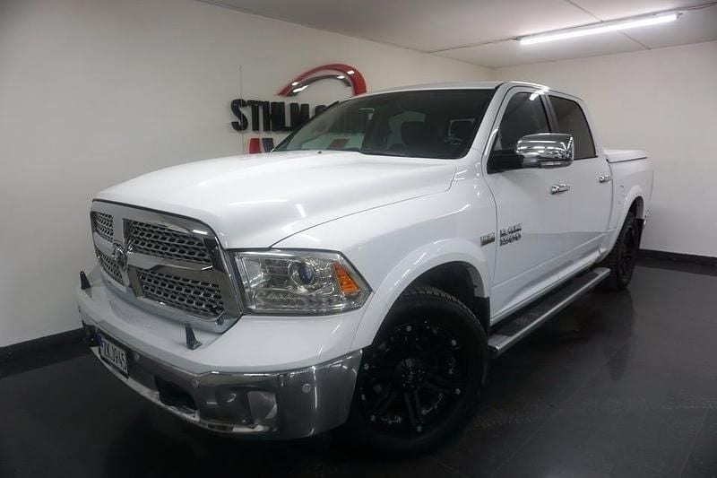 Begagnad RAM 1500 394 HK (289 kW) 2018 Vit Pickup