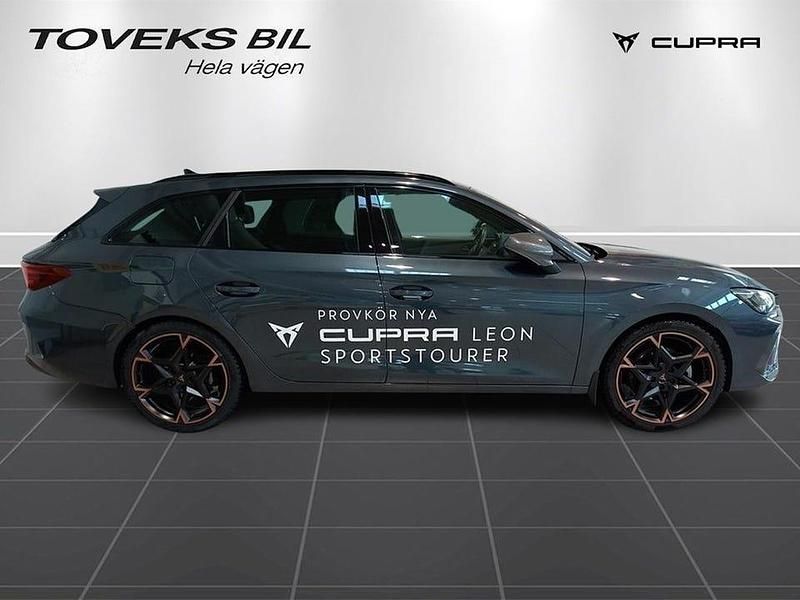 Begagnad Cupra Leon 150 HK (110 kW) 2025 Magnetic tech metallic Kombi