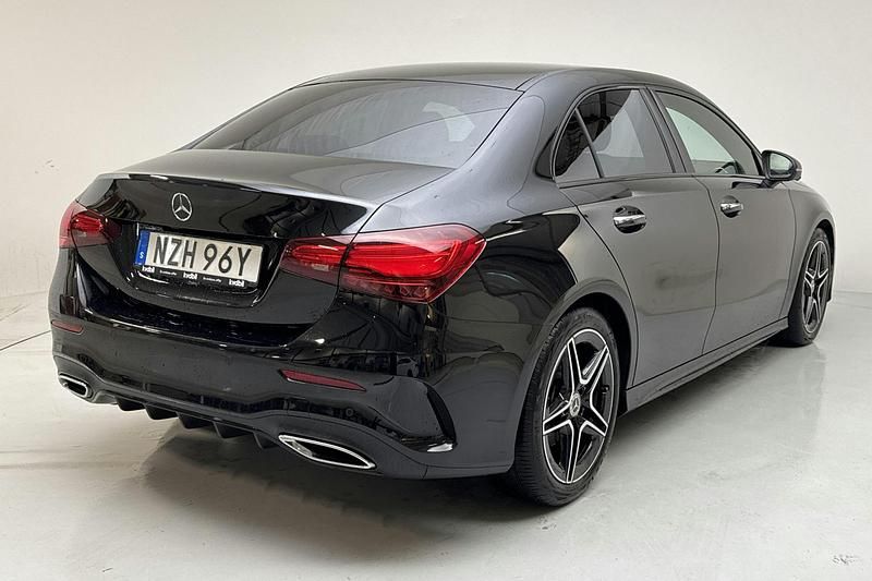 Begagnad Mercedes A200 AMG 163 HK (119 kW) 2024 Svart Sedan