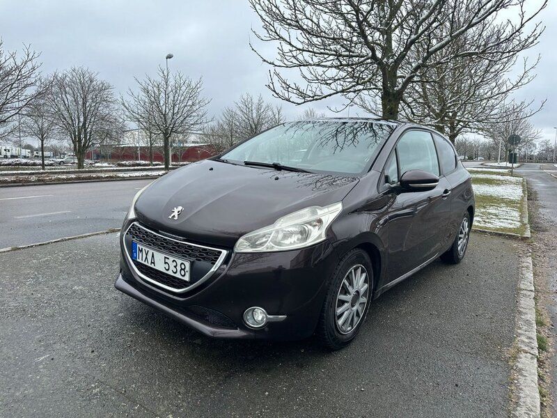 Begagnad Peugeot 208 96 HK (70 kW) 2012 Mörkbrun Halvkombi