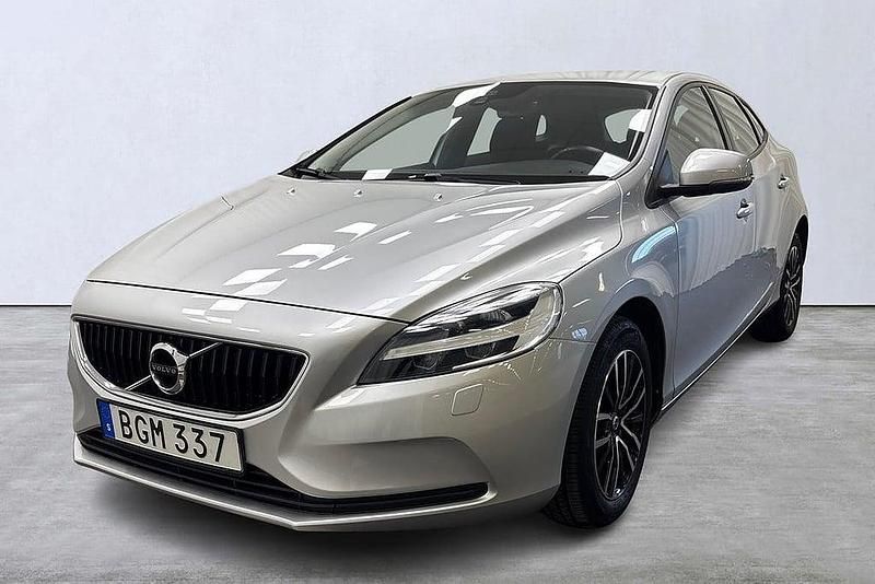 Begagnad Volvo V40 Business Edition 151 HK (111 kW) 2016 Silver Halvkombi