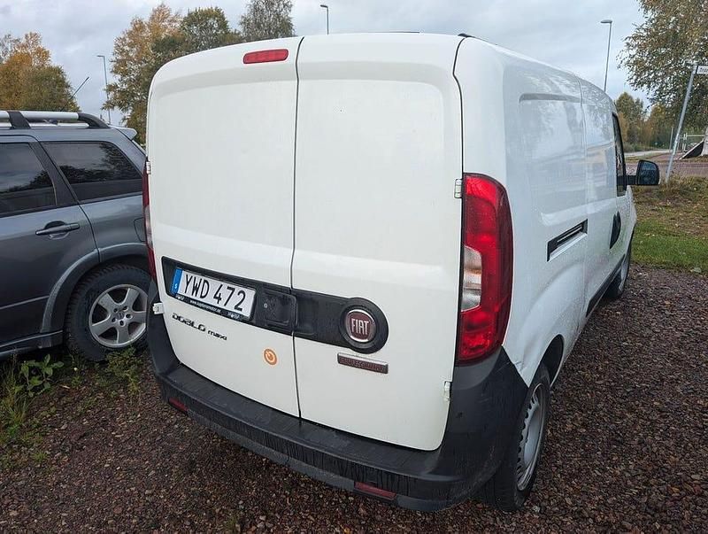 Begagnad Fiat Doblò 80 HK (58 kW) 2019 Vit Minibuss