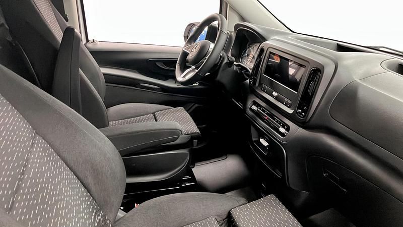 Begagnad Mercedes e-Vito 11 kW (15 HK) 2024 Minibuss