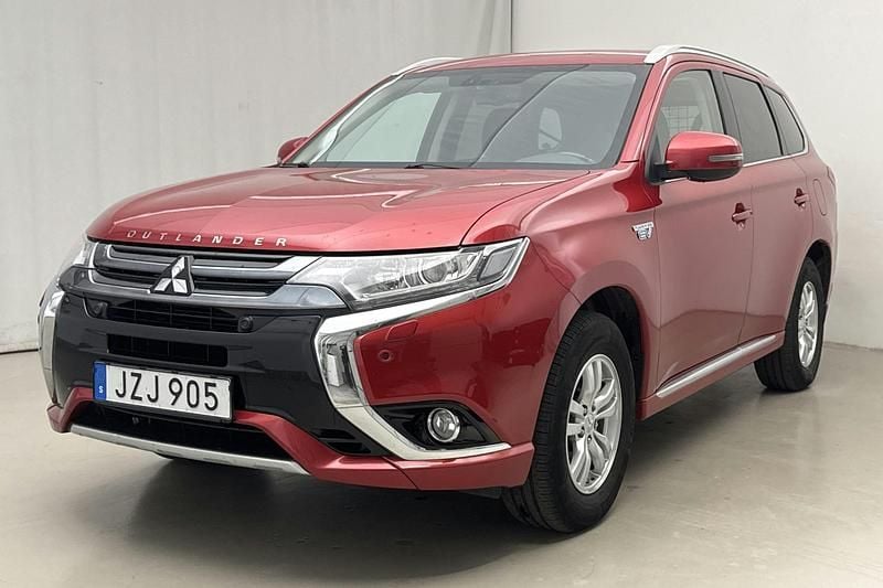 Mörkröd Begagnad 2016 Mitsubishi Outlander SUV | 148 000 kr (Marknadspris) - Bild 1/4
