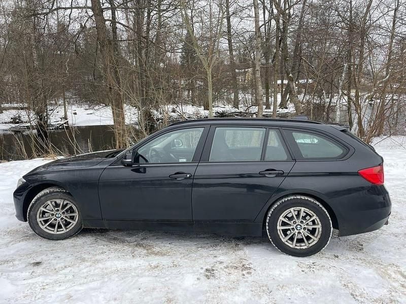 Begagnad BMW 320 184 HK (135 kW) 2014 Svart metallic Kombi