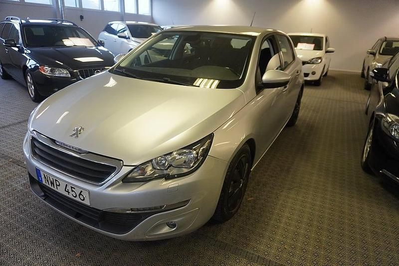 Grå Begagnad 2017 Peugeot 308 Active Halvkombi | 77 000 kr - Bild 1/4