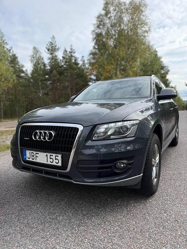 Grå Begagnad 2009 Audi Q5 Design SUV | 89 500 kr (Bra pris) - Bild 1/4