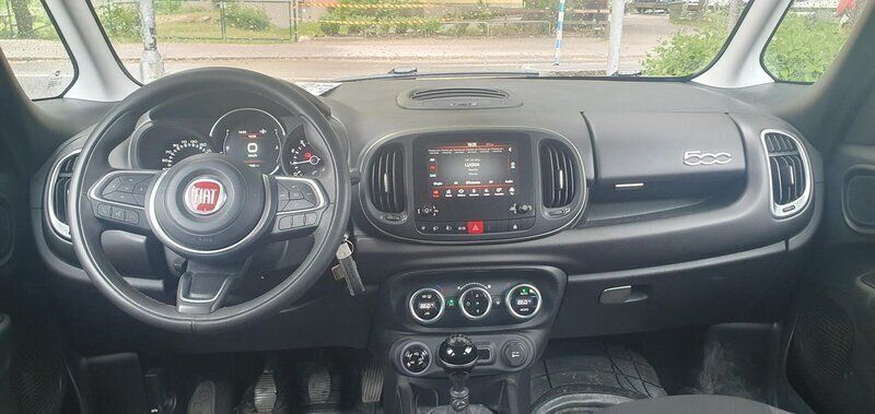 Blå Begagnad 2018 Fiat 500L Cross Minibuss | 95 000 kr - Bild 1/4