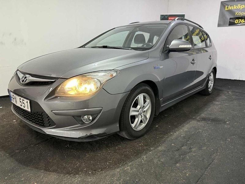 Grå Begagnad 2012 Hyundai i30 Kombi | 39 000 kr (Lite dyr) - Bild 1/4