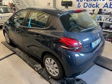 Begagnad Peugeot 208 82 HK (60 kW) 2017 Mörkgrå Halvkombi