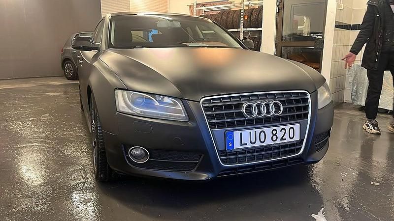 Silver Begagnad 2011 Audi A5 Sportback Comfort Halvkombi | 109 400 kr (Marknadspris) - Bild 1/4