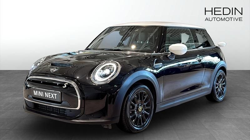 Svart (black) Begagnad 2022 Mini Cooper SE Halvkombi | 198 700 kr (Bra pris) - Bild 1/4