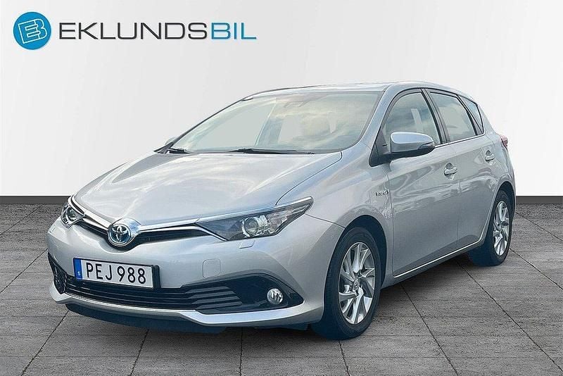 Silver Begagnad 2016 Toyota Auris Hybrid Active Halvkombi | 169 900 kr (Marknadspris) - Bild 1/4