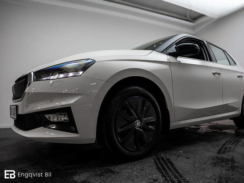 Begagnad Skoda Fabia Comfort 110 HK (80 kW) 2023 Vit Halvkombi