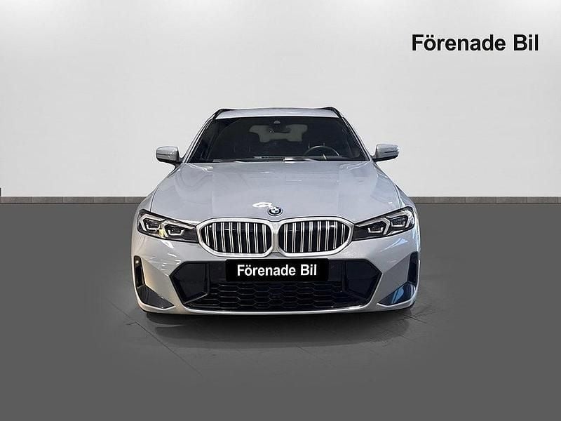 Begagnad BMW 330e M Sport 184 HK (135 kW) 2024 Grå Kombi