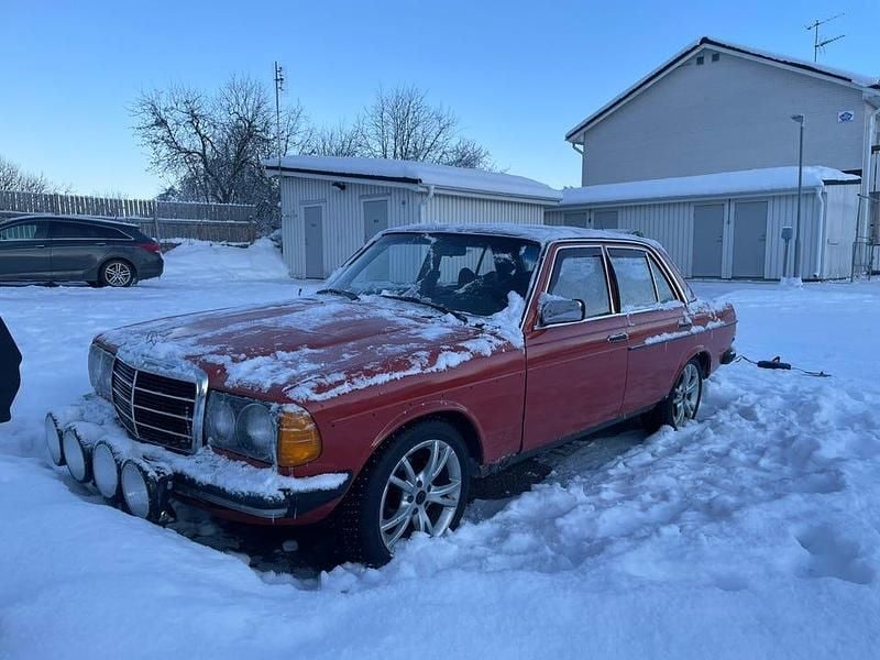 Begagnad Mercedes 300 80 HK (58 kW) 1979