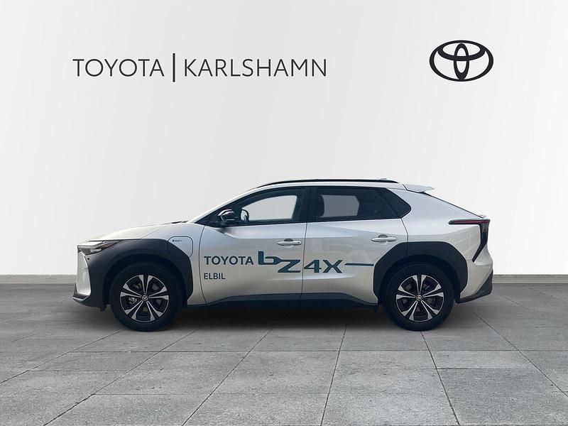 Begagnad Toyota bZ4X Edition 164 kW (224 HK) 2023 Silver SUV