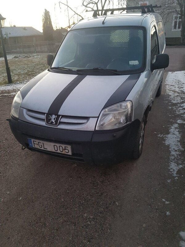 Grå Begagnad 2007 Peugeot Partner Minibuss | 19 000 kr (Marknadspris) - Bild 1/3