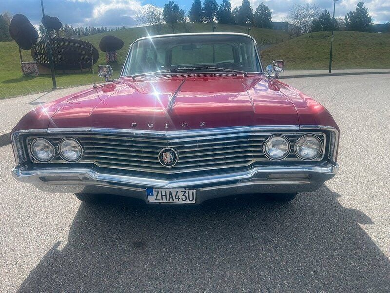 Mörkröd Begagnad 1964 Buick Le Sabre Kombi | 249 000 kr - Bild 1/4