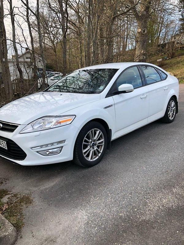 Vit Begagnad 2014 Ford Mondeo Sport Halvkombi | 65 000 kr (Bra pris) - Bild 1/4