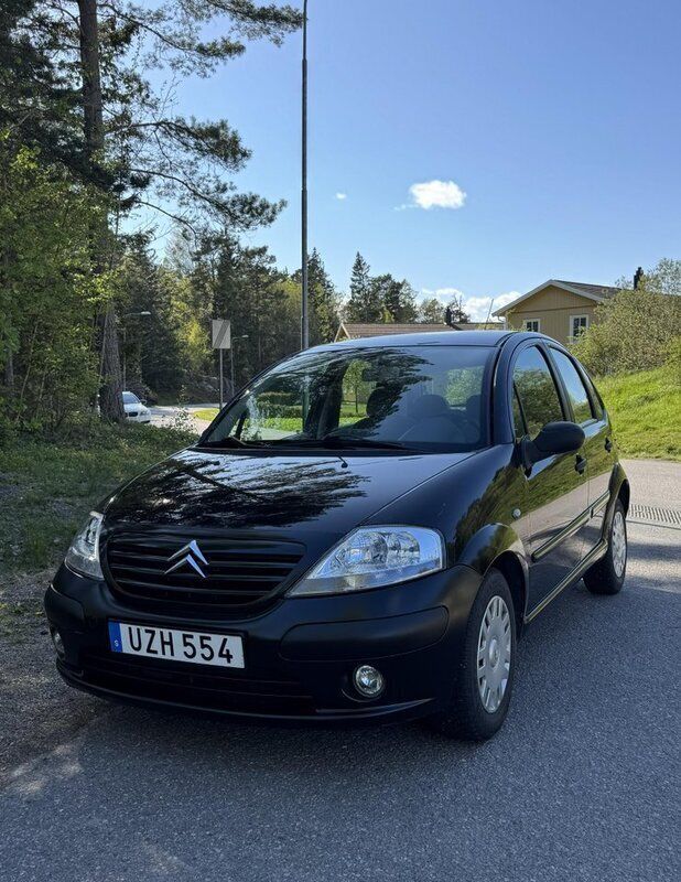 Svart Begagnad 2004 Citroën C3 Halvkombi | 18 000 kr (Marknadspris) - Bild 1/4