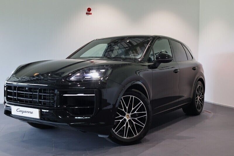 Svart (black) Begagnad 2023 Porsche Cayenne SUV | 1 175 000 kr (Superpris) - Bild 1/4