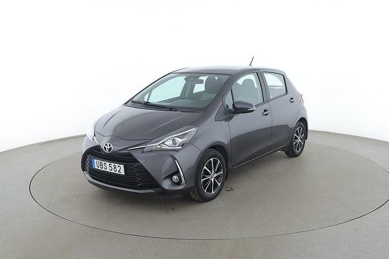 Mörkgrå Begagnad 2018 Toyota Yaris Touch Halvkombi | 145 000 kr (Marknadspris) - Bild 1/4