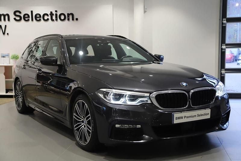 Grå Begagnad 2018 BMW 530 M Sport Kombi | 379 000 kr (Marknadspris) - Bild 1/2