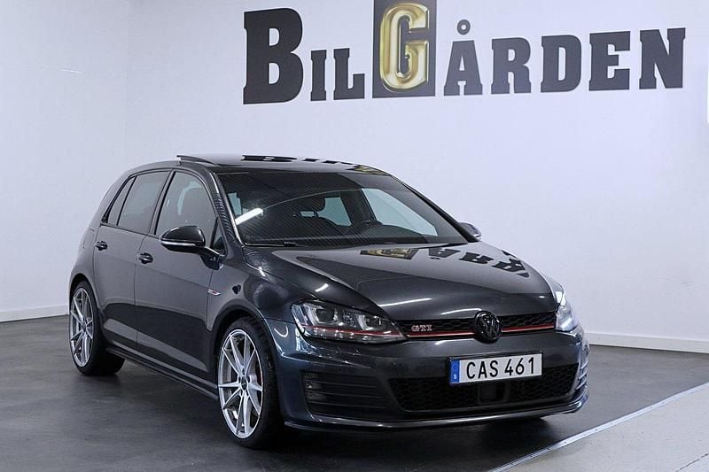 Grå Begagnad 2015 VW Golf VII GTI Halvkombi | 209 900 kr (Dyr) - Bild 1/4