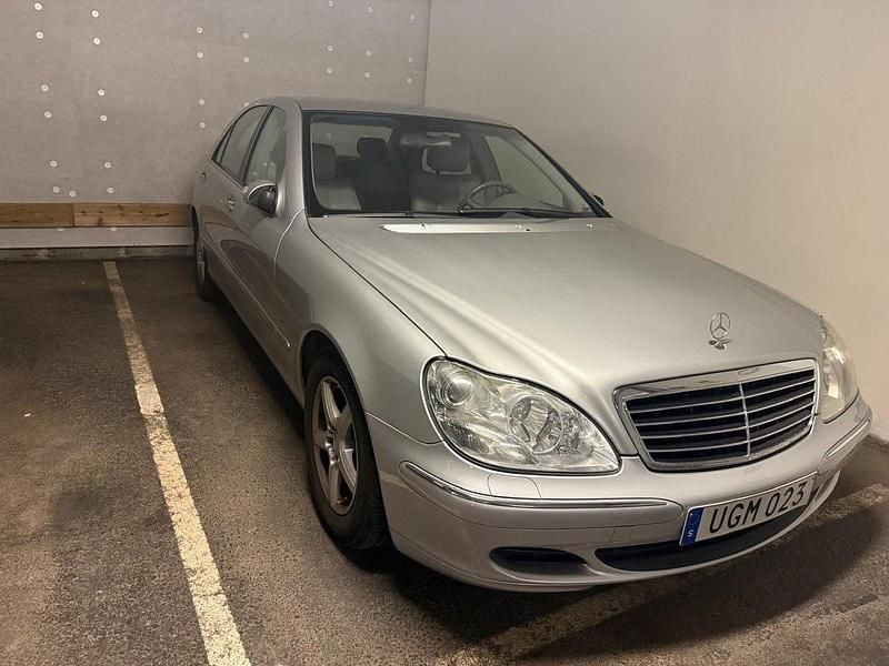Silver Begagnad 2003 Mercedes S350L Sedan | 80 000 kr - Bild 1/4