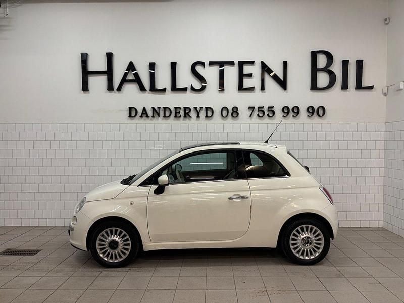 Vit Begagnad 2009 Fiat 500 Lounge Halvkombi | 49 000 kr (Marknadspris) - Bild 1/4