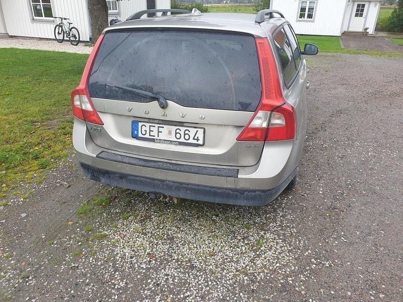 Brun Begagnad 2009 Volvo V70 Kinetic Kombi | 45 000 kr (Marknadspris) - Bild 1/4