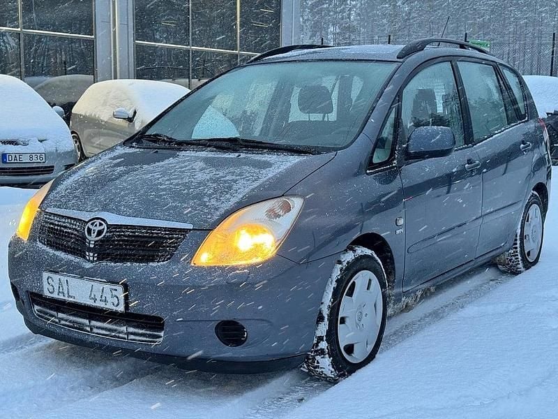 Begagnad Toyota Corolla Verso 110 HK (80 kW) 2002 Blå Minibuss