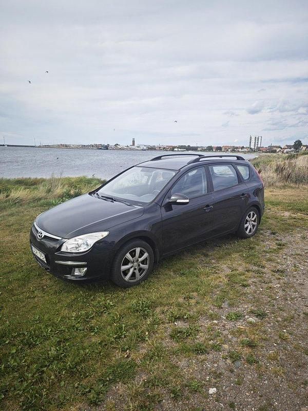 Svart Begagnad 2009 Hyundai i30 Kombi | 37 000 kr (Marknadspris) - Bild 1/4