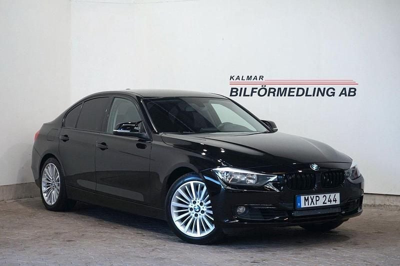 Svart Begagnad 2012 BMW 328 Luxury Line Sedan | 119 900 kr (Marknadspris) - Bild 1/4
