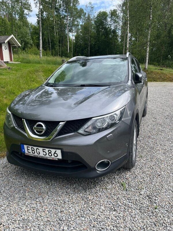 Grå Begagnad 2017 Nissan Qashqai SUV | 122 500 kr (Bra pris) - Bild 1/4