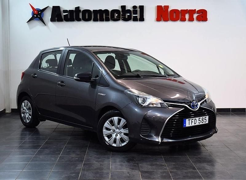 Begagnad Toyota Yaris Hybrid Active 101 HK (74 kW) 2015 Mörkgrå Halvkombi