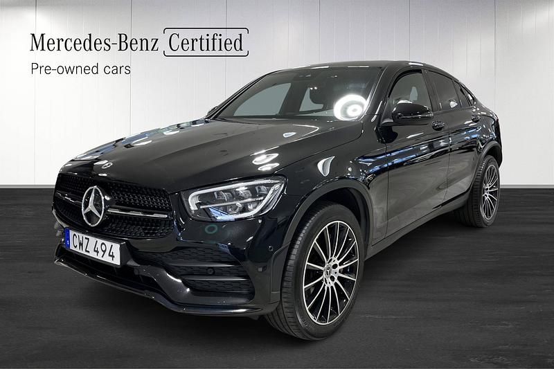 Svart Begagnad 2023 Mercedes GLC300e AMG Sportkupé | 589 900 kr (Lite dyr) - Bild 1/4