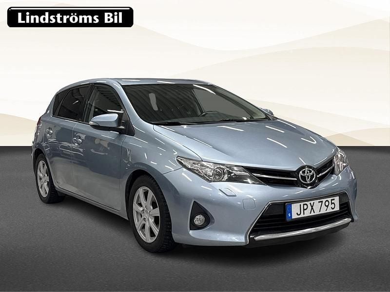 Begagnad Toyota Auris Edition 125 HK (91 kW) 2014 Ljusblå Halvkombi