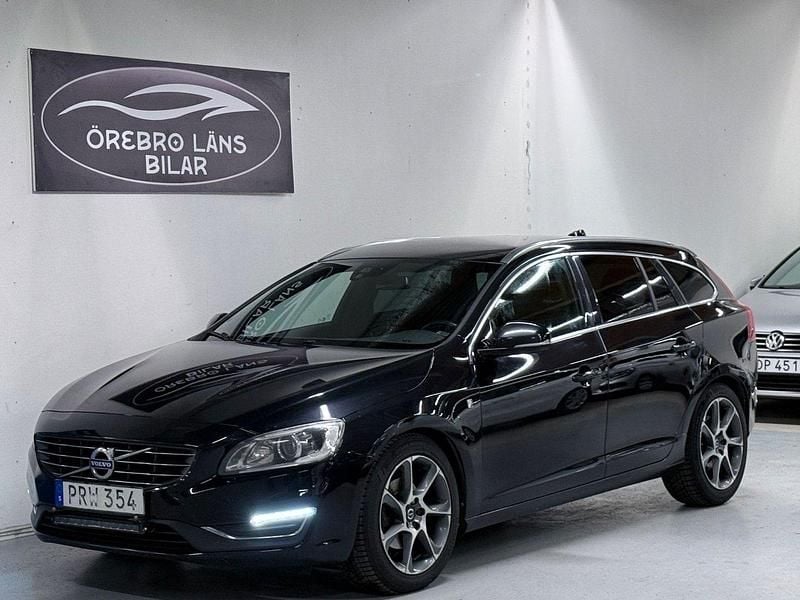 Svart Begagnad 2015 Volvo V60 Ocean Race Kombi | 94 900 kr (Marknadspris) - Bild 1/4