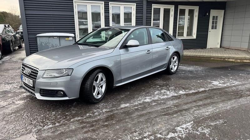 Grå metallic Begagnad 2008 Audi A4 Sedan | 49 000 kr (Bra pris) - Bild 1/4