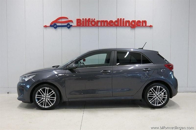 Grå samma som bilen Begagnad 2017 Kia Rio Launch Edition Halvkombi | 94 900 kr (Bra pris) - Bild 1/4