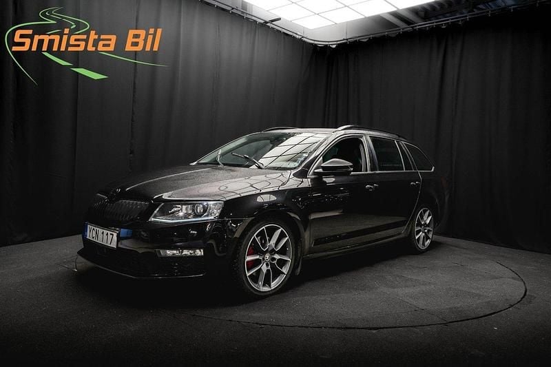Svart Begagnad 2016 Skoda Octavia RS Kombi | 169 800 kr (Marknadspris) - Bild 1/3