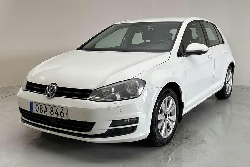 Vit Begagnad 2014 VW Golf VII | 59 000 kr (Lite dyr) - Bild 1/4
