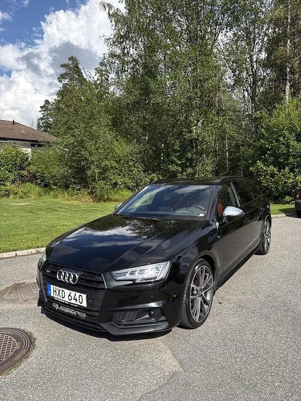 Svart Begagnad 2017 Audi S4 Design Kombi | 379 000 kr (Marknadspris) - Bild 1/4