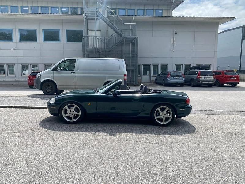 Begagnad Mazda MX5 110 HK (80 kW) 2000 British racing green Cab