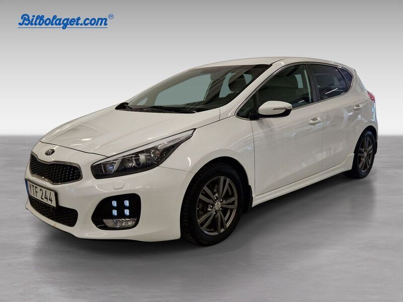 Vit Begagnad 2018 Kia Ceed Halvkombi | 179 500 kr - Bild 1/4