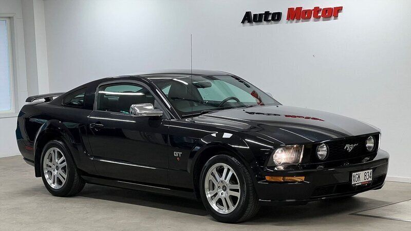 Svart Begagnad 2005 Ford Mustang GT Sedan | 219 900 kr - Bild 1/4